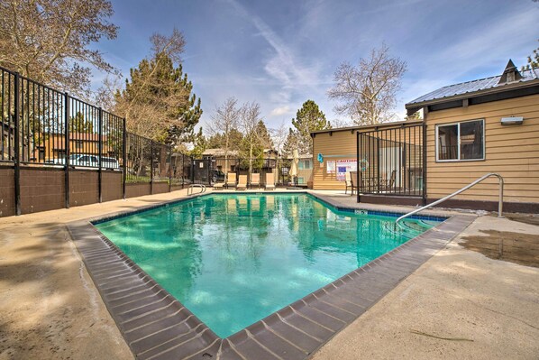 Apartment (2 Bedrooms) | Pool | Outdoor pool