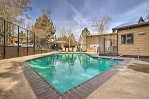 Apartment (2 Bedrooms) | Front of property - Mammoth Lakes Townhome < 2 Mi to Ski Area! (Mammoth Lakes)