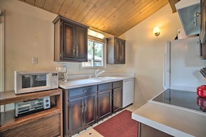 Apartment (2 Bedrooms) | Interior - Mammoth Lakes Townhome < 2 Mi to Ski Area! (Mammoth Lakes)