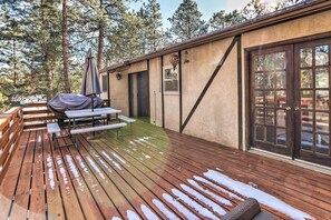 Terrace/patio - Scenic Woodland Park Cottage w/ Deck + Grill! (Woodland Park)