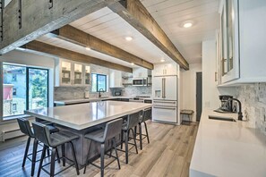 Apartment (3 Bedrooms) | Interior - Luxe Mountain Home in Village, Steps to Gondola! (Mammoth Lakes)