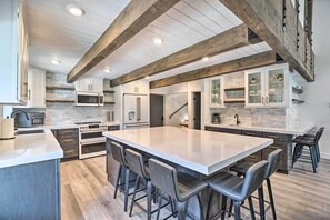 Apartment (3 Bedrooms) | Interior - Luxe Mountain Home in Village, Steps to Gondola! (Mammoth Lakes)