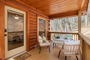 Terrace/patio - AVL Getaway •  Mnt View • Decks •  Pool Table (Asheville)