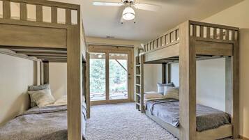 House (5 Bedrooms) | Interior