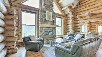 House (5 Bedrooms) | Interior