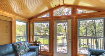 Lakefront Arkansas Home w/ Dock & Sunroom