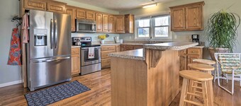 Family Home w/ Deck, 2 Mi to Lake Cumberland