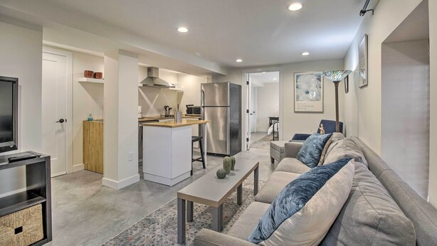 TV - Contemporary DC Condo w/ Central Location! (Washington)