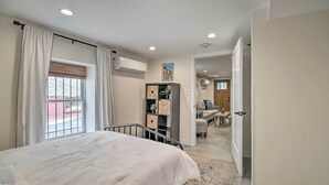 1 bedroom, bed sheets - Contemporary DC Condo w/ Central Location! (Washington)