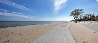 'ania's Retreat' w/ Deck: Walk to Lake Michigan!