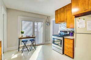 Interior - 'ania's Retreat' w/ Deck: Walk to Lake Michigan! (Two Rivers)