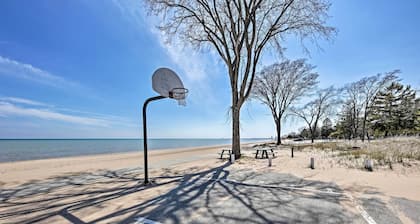 'ania's Retreat' w/ Deck: Walk to Lake Michigan!