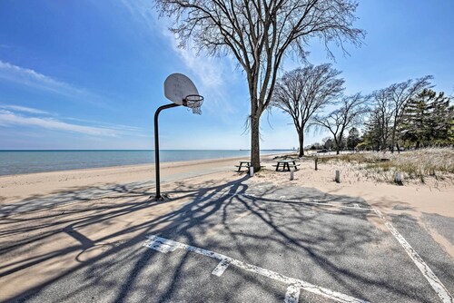 'ania's Retreat' w/ Deck: Walk to Lake Michigan!