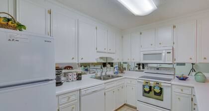 Cozy PCB Condo < 1/2 Mile to Public Beach Access!