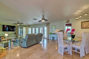 Dining - Bayfront Florida Retreat w/ Boat Lift & Fire Pit! (Crystal River)