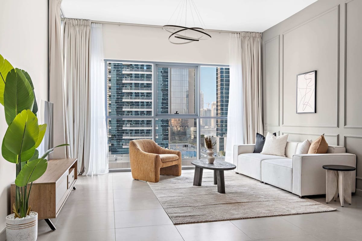Luxury Apartment (Bellevue T1 2003) | Living area | 48-inch LED TV with cable channels, TV