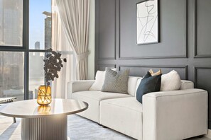 Elite Apartment | Ruang tamu | 48 inci televisyen LED dengan kabel, TV 