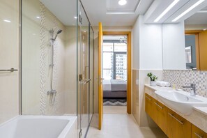 Combined shower/bathtub, free toiletries, hair dryer, bathrobes