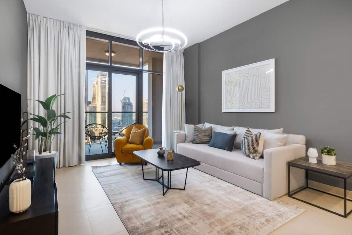 Family Apartment (Bellevue T1 1904) | Living area | 48-inch LED TV with cable channels, TV