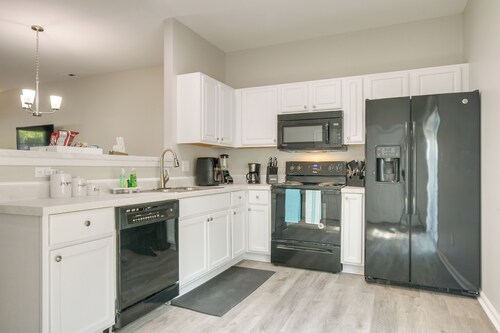 Pet-friendly Family Townhome w/ Private Patio