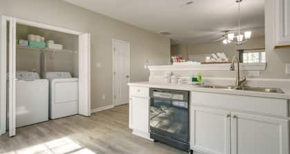 Pet-friendly Family Townhome w/ Private Patio