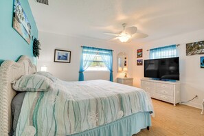 Interior - Boat Dock & Kayaks: Canalfront Home in Homosassa (Homosassa)