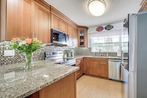 House (3 Bedrooms) | Interior - Boat Dock & Kayaks: Canalfront Home in Homosassa (Homosassa)