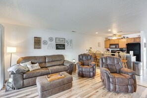 Interior - Screened Balcony & Views: Modern Osage Beach Condo (Osage Beach)