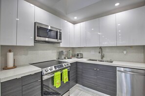 Apartment (2 Bedrooms) | Interior - Canal-front Condo: Walk to Downtown Ft Lauderdale! (Fort Lauderdale)