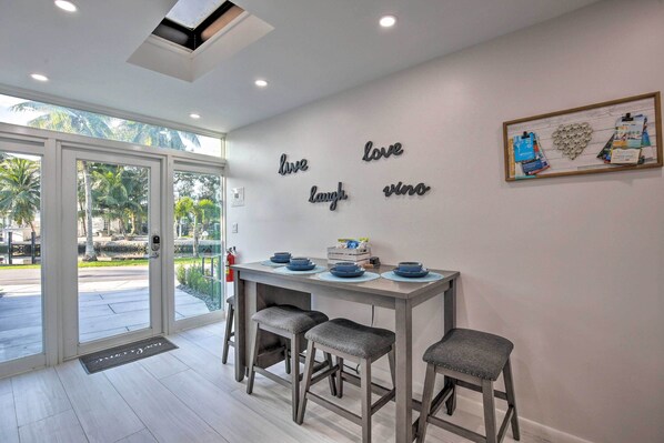 Interior - Canal-front Condo: Walk to Downtown Ft Lauderdale! (Fort Lauderdale)