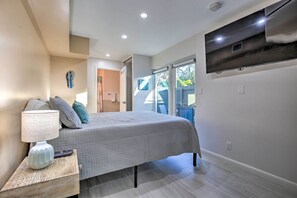 Interior - Canal-front Condo: Walk to Downtown Ft Lauderdale! (Fort Lauderdale)