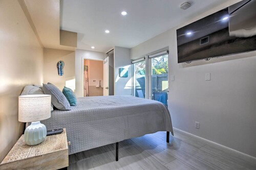 Canal-front Condo: Walk to Downtown Ft Lauderdale!