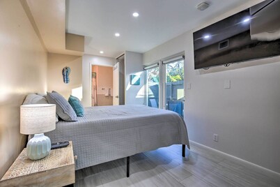 Canal-front Condo: Walk to Downtown Ft Lauderdale!