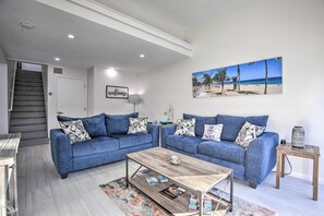 Front of property - Canal-front Condo: Walk to Downtown Ft Lauderdale! (Fort Lauderdale)