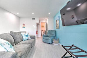 Interior - Canal-front Condo: Walk to Downtown Ft Lauderdale! (Fort Lauderdale)