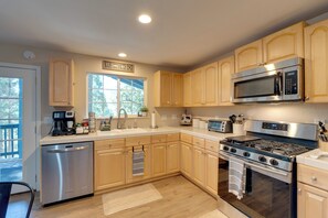 House (3 Bedrooms) | Interior