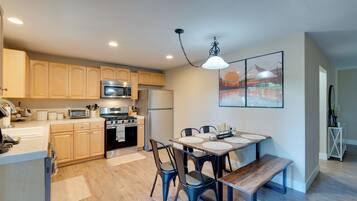 House (3 Bedrooms) | Interior