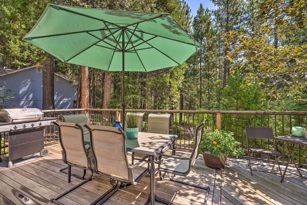 House (2 Bedrooms) | Interior - 1 Mi to Jenkinson Lake: Apples Chalet w/ Deck (Pollock Pines)