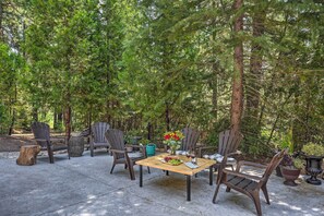 House (2 Bedrooms) | Interior - 1 Mi to Jenkinson Lake: Apples Chalet w/ Deck (Pollock Pines)