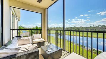 Apartment (2 Bedrooms) | Front of property