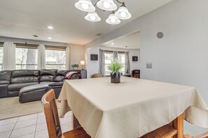 House (3 Bedrooms) | Interior