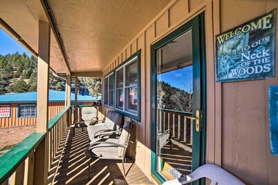 Red River Condo w/ Fire Pit: 1/2 Mi to Slopes!