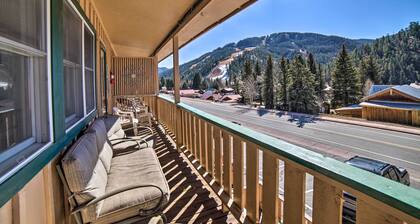 Red River Condo w/ Fire Pit: 1/2 Mi to Slopes!