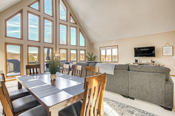 المنشأة من الداخل