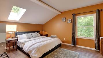 3 bedrooms, iron/ironing board, free cots/infant beds, bed sheets