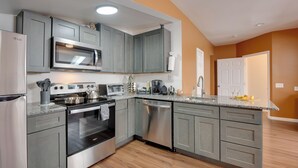 Unclassified image, 5 of 33, button - Silver Spring Castle Apt ~ 16 Mi to Capital! (Silver Spring)