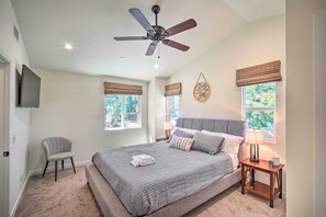 Hus (3 Bedrooms) | 3 sovrum, arbetsyta för laptop, strykjärn/strykbräda och sängkläder