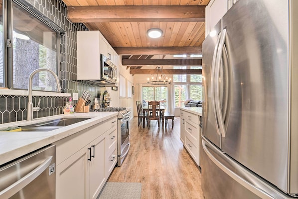 House (3 Bedrooms) | Interior