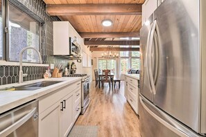 House (3 Bedrooms) | Interior - 2 Mi to Tahoe Donner Ski Resort: Forest-view Haven (Truckee)