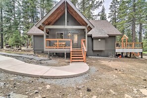 House (3 Bedrooms) | Interior - 2 Mi to Tahoe Donner Ski Resort: Forest-view Haven (Truckee)